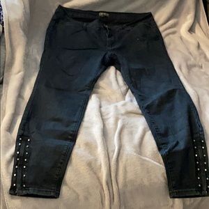 Forever 21 16 black jegging with studs